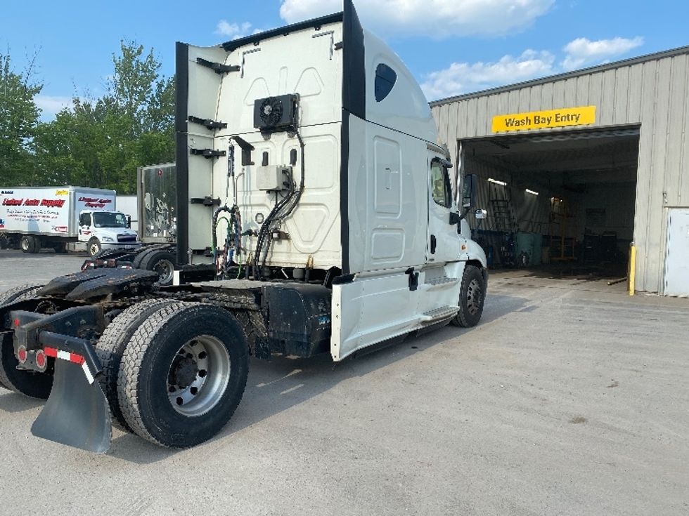 Sleeper Tractor-Heavy Duty Tractors-Freightliner-2018-Cascadia 12542ST-Minoa-NY-664,446\n\t\tmiles-$ 42,500 - Image 7