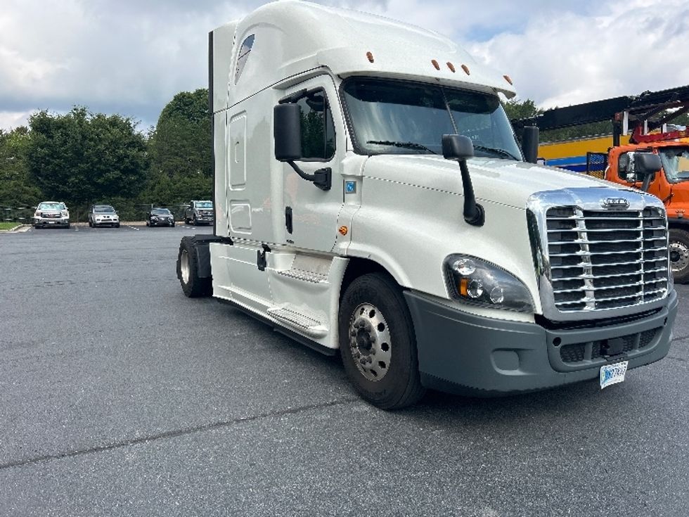 Sleeper Tractor-Heavy Duty Tractors-Freightliner-2018-Cascadia 12542ST-Winston Salem-NC-487,020\n\t\tmiles-$ 49,000 - Image 1