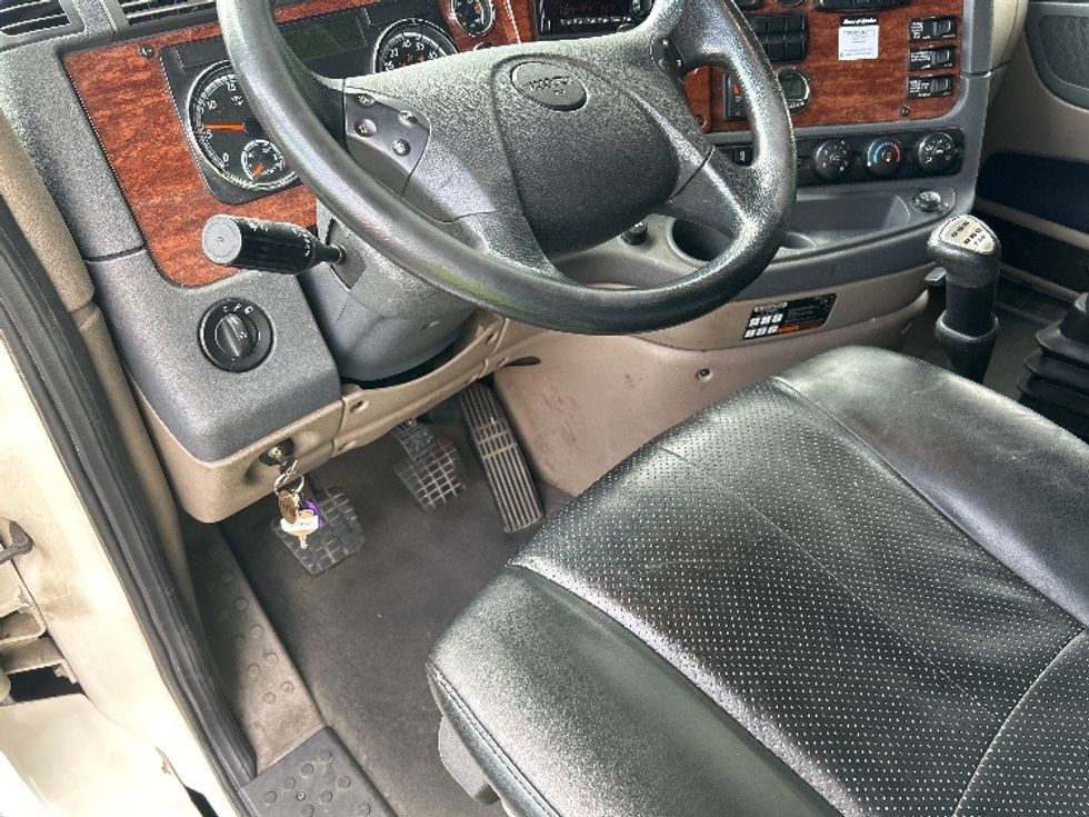 Sleeper Tractor-Heavy Duty Tractors-Freightliner-2018-Cascadia 12542ST-Winston Salem-NC-487,020\n\t\tmiles-$ 49,000 - Image 10