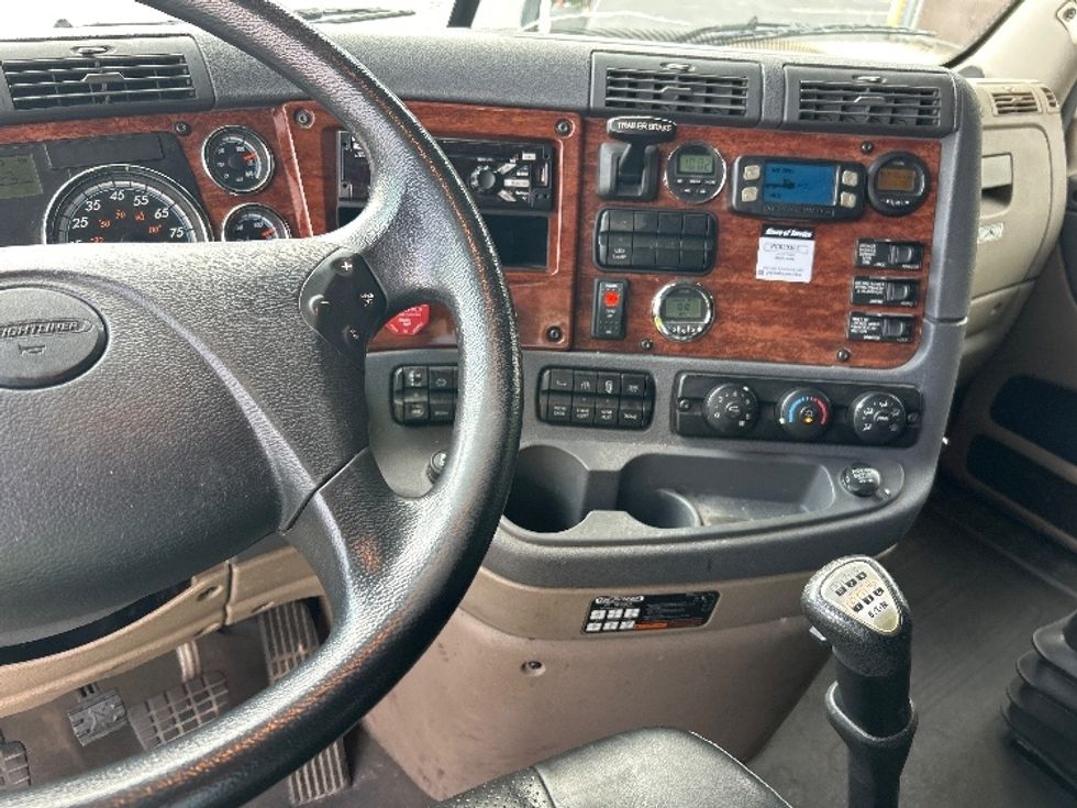 Sleeper Tractor-Heavy Duty Tractors-Freightliner-2018-Cascadia 12542ST-Winston Salem-NC-487,020\n\t\tmiles-$ 49,000 - Image 11