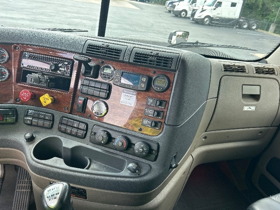 Sleeper Tractor-Heavy Duty Tractors-Freightliner-2018-Cascadia 12542ST-Winston Salem-NC-487,020\n\t\tmiles-$ 49,000 - Image 12