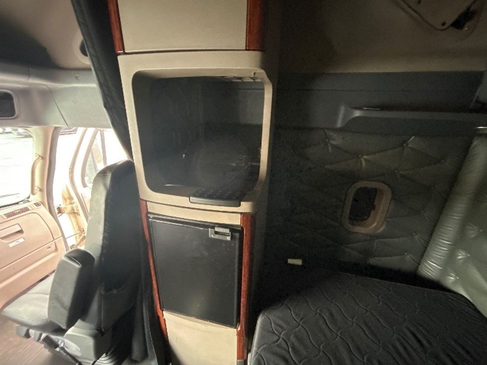 Sleeper Tractor-Heavy Duty Tractors-Freightliner-2018-Cascadia 12542ST-Winston Salem-NC-487,020\n\t\tmiles-$ 49,000 - Image 19