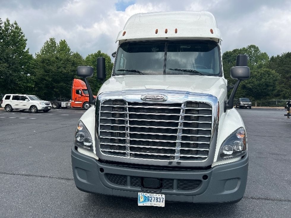 Sleeper Tractor-Heavy Duty Tractors-Freightliner-2018-Cascadia 12542ST-Winston Salem-NC-487,020\n\t\tmiles-$ 49,000 - Image 2