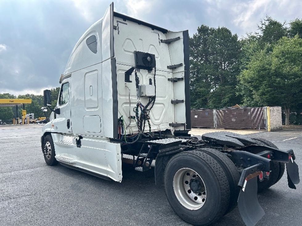 Sleeper Tractor-Heavy Duty Tractors-Freightliner-2018-Cascadia 12542ST-Winston Salem-NC-487,020\n\t\tmiles-$ 49,000 - Image 5