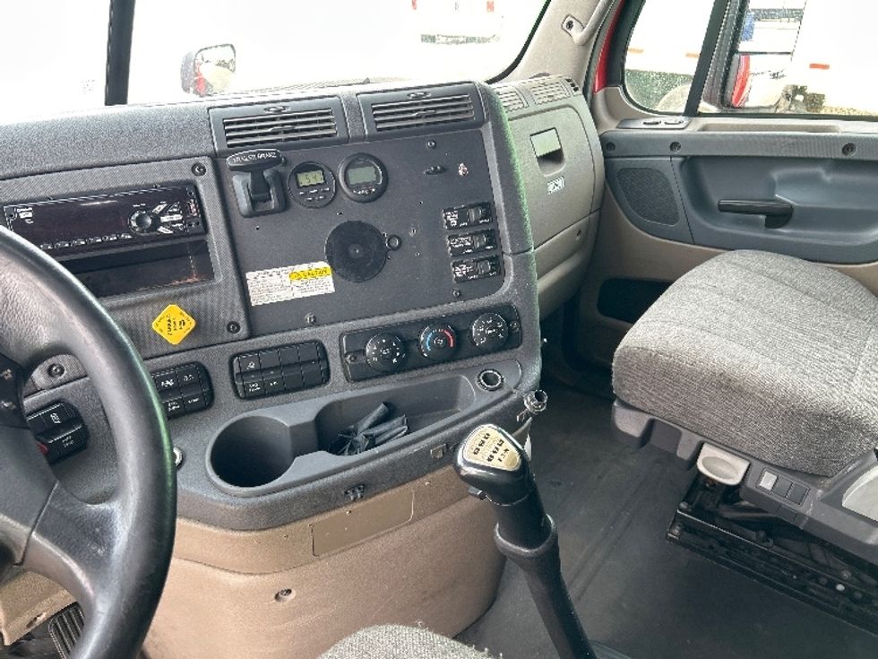 Sleeper Tractor-Heavy Duty Tractors-Freightliner-2018-Cascadia 12564ST-Aurora-CO-601,659\n\t\tmiles-$ 42,500 - Image 12