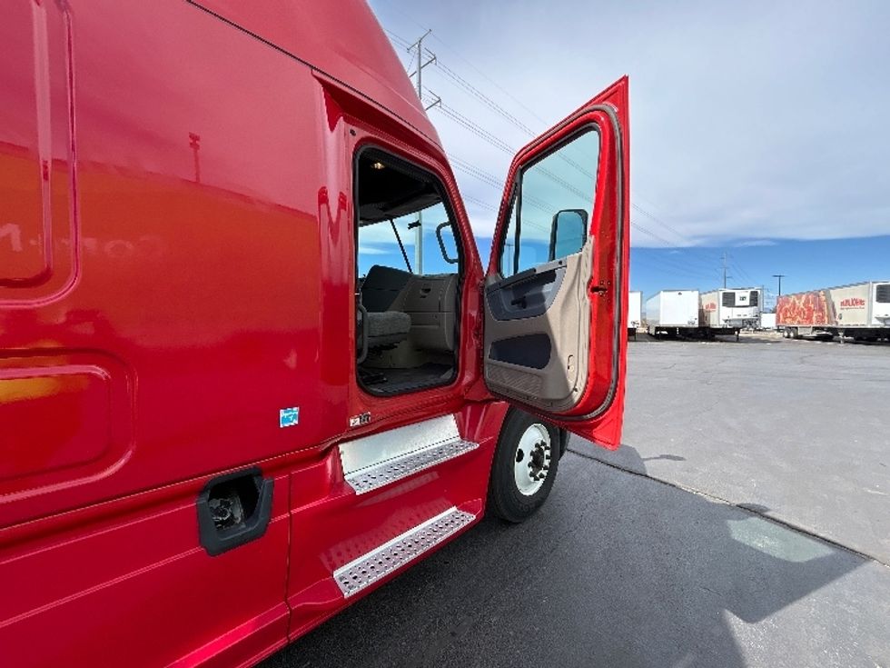 Sleeper Tractor-Heavy Duty Tractors-Freightliner-2018-Cascadia 12564ST-Aurora-CO-601,659\n\t\tmiles-$ 42,500 - Image 13