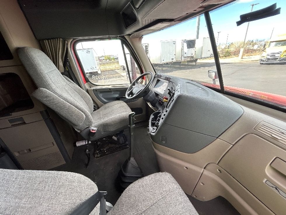 Sleeper Tractor-Heavy Duty Tractors-Freightliner-2018-Cascadia 12564ST-Aurora-CO-601,659\n\t\tmiles-$ 42,500 - Image 15