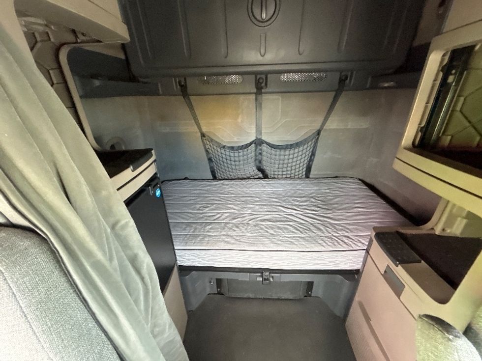 Sleeper Tractor-Heavy Duty Tractors-Freightliner-2018-Cascadia 12564ST-Aurora-CO-601,659\n\t\tmiles-$ 42,500 - Image 16