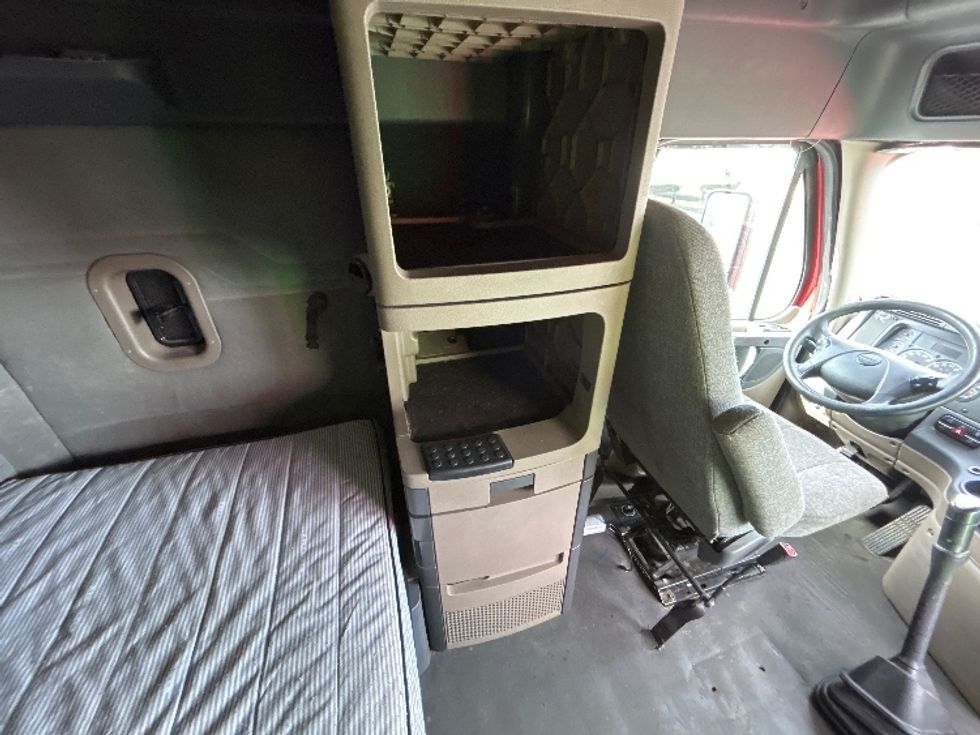 Sleeper Tractor-Heavy Duty Tractors-Freightliner-2018-Cascadia 12564ST-Aurora-CO-601,659\n\t\tmiles-$ 42,500 - Image 18