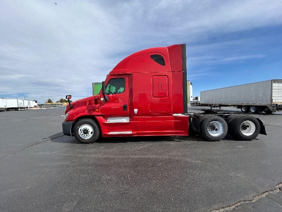 Sleeper Tractor-Heavy Duty Tractors-Freightliner-2018-Cascadia 12564ST-Aurora-CO-601,659\n\t\tmiles-$ 42,500 - Image 4