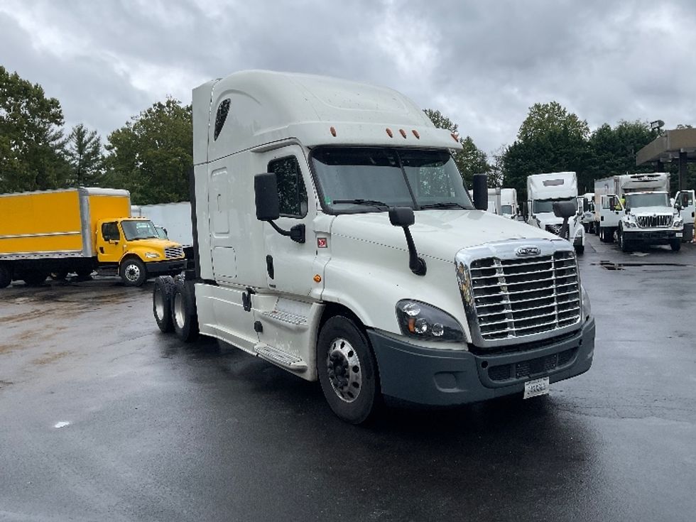 2018 Freightliner Cascadia 12564ST Sleeper Tractor