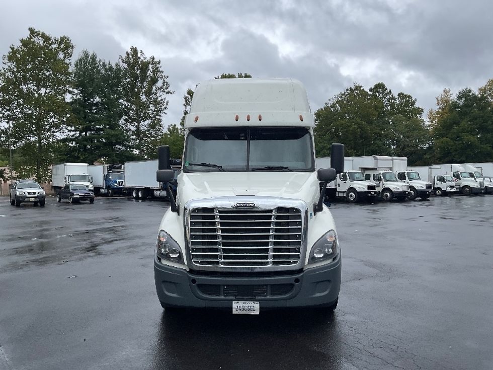 2018 Freightliner Cascadia 12564ST Sleeper Tractor
