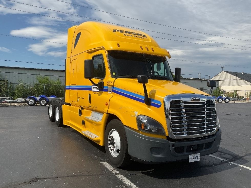 Sleeper Tractor-Heavy Duty Tractors-Freightliner-2018-Cascadia 12564ST-Dayton-OH-680,050 miles-$ 69,750
