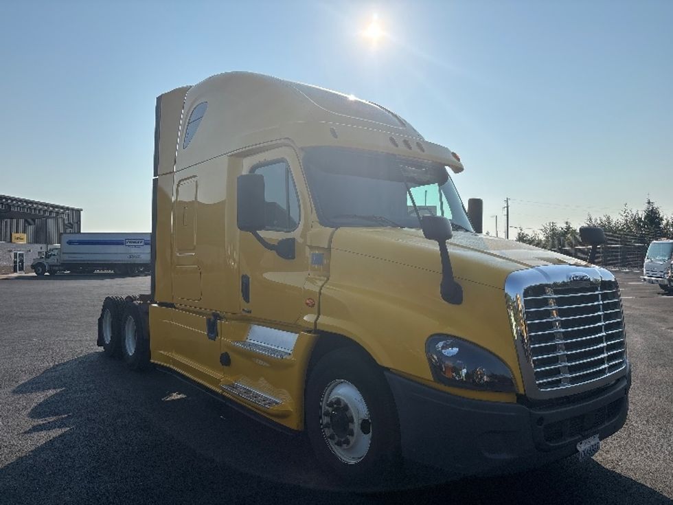 Sleeper Tractor-Heavy Duty Tractors-Freightliner-2018-Cascadia 12564ST-Everett-WA-567,985\n\t\tmiles-$ 47,000 - Image 1