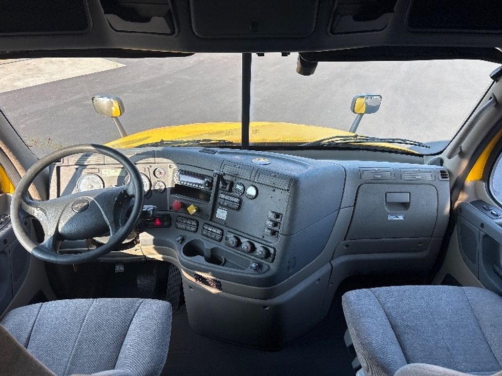 Sleeper Tractor-Heavy Duty Tractors-Freightliner-2018-Cascadia 12564ST-Everett-WA-567,985\n\t\tmiles-$ 47,000 - Image 12
