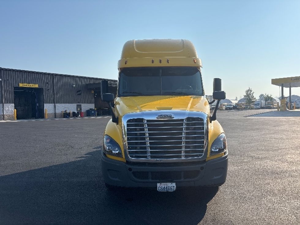 Sleeper Tractor-Heavy Duty Tractors-Freightliner-2018-Cascadia 12564ST-Everett-WA-567,985\n\t\tmiles-$ 47,000 - Image 2