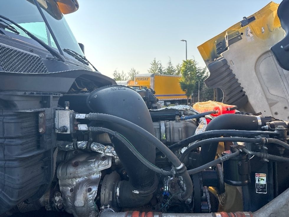 Sleeper Tractor-Heavy Duty Tractors-Freightliner-2018-Cascadia 12564ST-Everett-WA-567,985\n\t\tmiles-$ 47,000 - Image 20