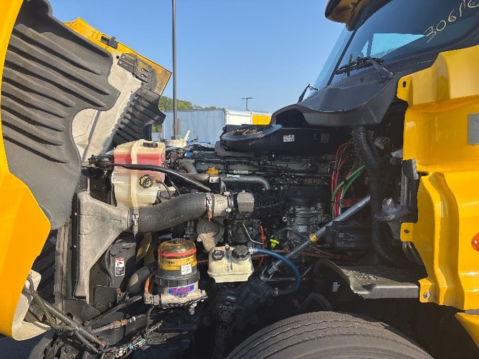 Sleeper Tractor-Heavy Duty Tractors-Freightliner-2018-Cascadia 12564ST-Everett-WA-567,985\n\t\tmiles-$ 47,000 - Image 21