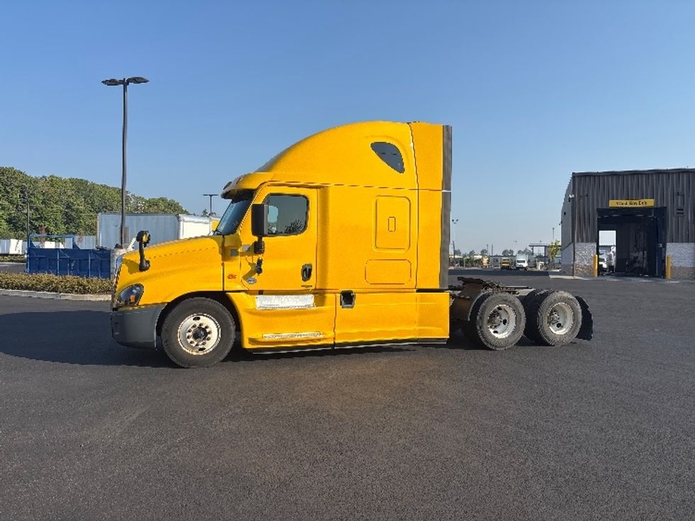Sleeper Tractor-Heavy Duty Tractors-Freightliner-2018-Cascadia 12564ST-Everett-WA-567,985\n\t\tmiles-$ 47,000 - Image 4