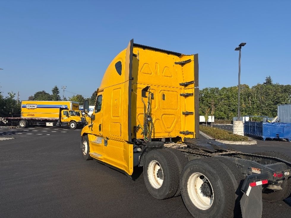 Sleeper Tractor-Heavy Duty Tractors-Freightliner-2018-Cascadia 12564ST-Everett-WA-567,985\n\t\tmiles-$ 47,000 - Image 5
