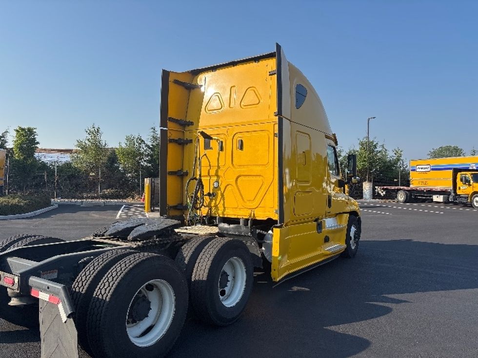 Sleeper Tractor-Heavy Duty Tractors-Freightliner-2018-Cascadia 12564ST-Everett-WA-567,985\n\t\tmiles-$ 47,000 - Image 7