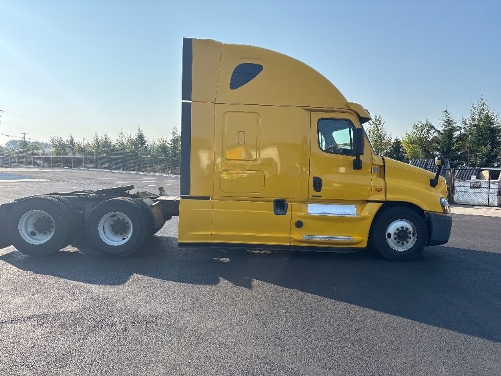 Sleeper Tractor-Heavy Duty Tractors-Freightliner-2018-Cascadia 12564ST-Everett-WA-567,985\n\t\tmiles-$ 47,000 - Image 8