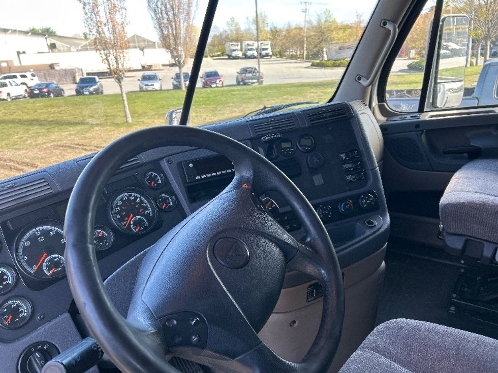 Sleeper Tractor-Heavy Duty Tractors-Freightliner-2018-Cascadia 12564ST-Fitchburg-MA-498,708\n\t\tmiles-$ 49,250 - Image 10