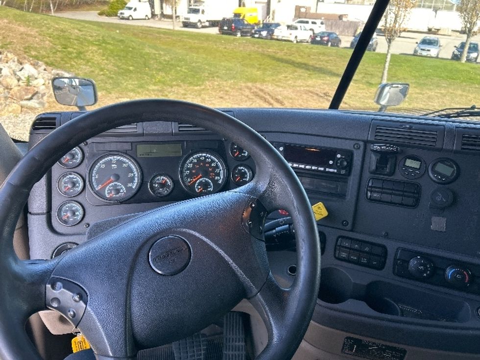 Sleeper Tractor-Heavy Duty Tractors-Freightliner-2018-Cascadia 12564ST-Fitchburg-MA-498,708\n\t\tmiles-$ 49,250 - Image 11