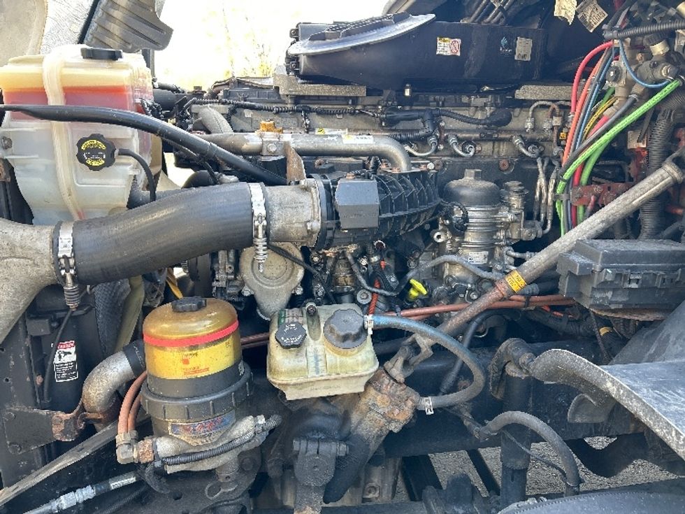 Sleeper Tractor-Heavy Duty Tractors-Freightliner-2018-Cascadia 12564ST-Fitchburg-MA-498,708\n\t\tmiles-$ 49,250 - Image 21