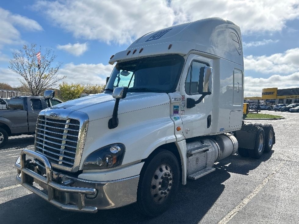 Sleeper Tractor-Heavy Duty Tractors-Freightliner-2018-Cascadia 12564ST-Fitchburg-MA-498,708\n\t\tmiles-$ 49,250 - Image 3