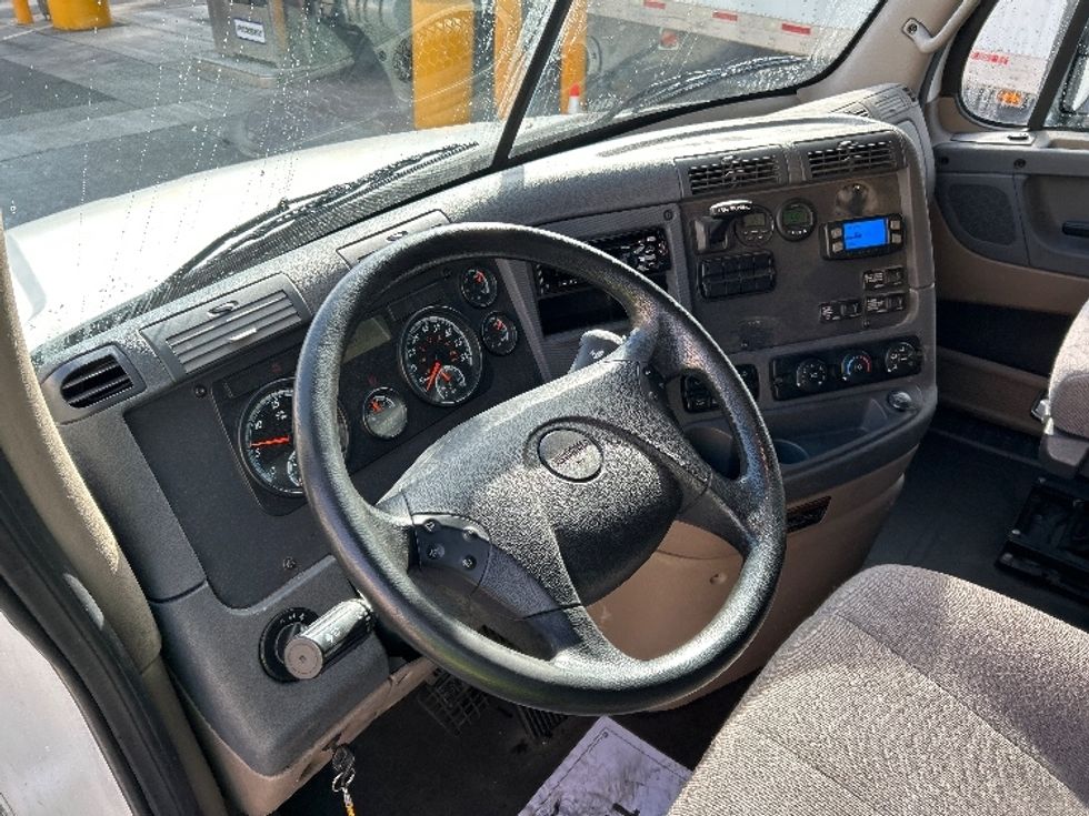 Sleeper Tractor-Heavy Duty Tractors-Freightliner-2018-Cascadia 12564ST-Fontana-CA-143,305\n\t\tmiles-$ 71,000 - Image 10