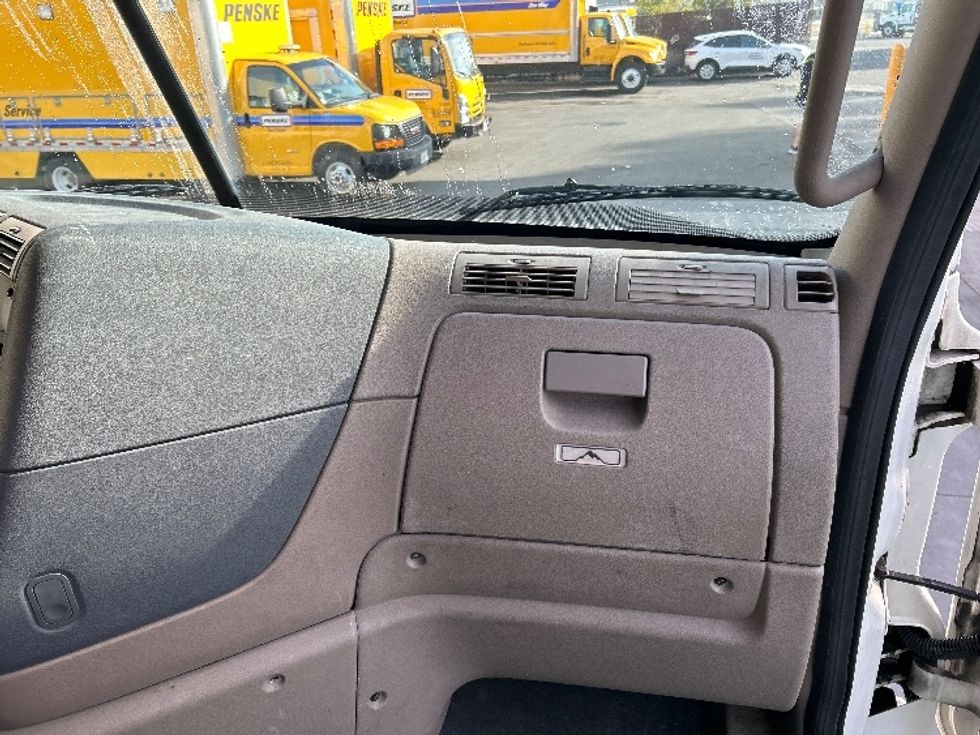 Sleeper Tractor-Heavy Duty Tractors-Freightliner-2018-Cascadia 12564ST-Fontana-CA-143,305\n\t\tmiles-$ 71,000 - Image 13