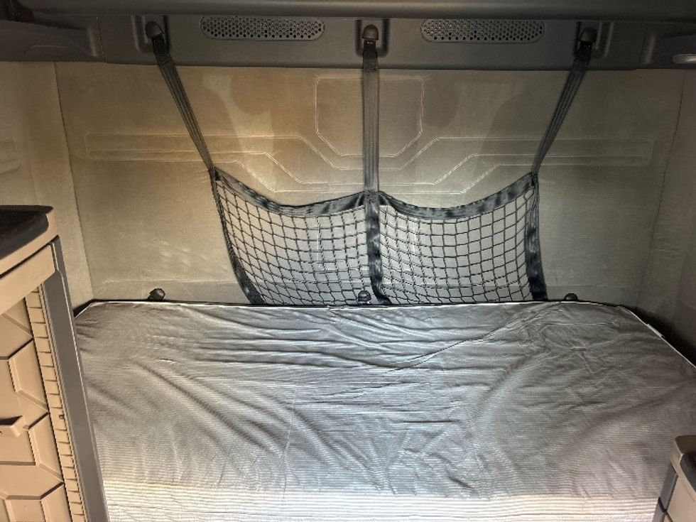 Sleeper Tractor-Heavy Duty Tractors-Freightliner-2018-Cascadia 12564ST-Fontana-CA-143,305\n\t\tmiles-$ 71,000 - Image 15