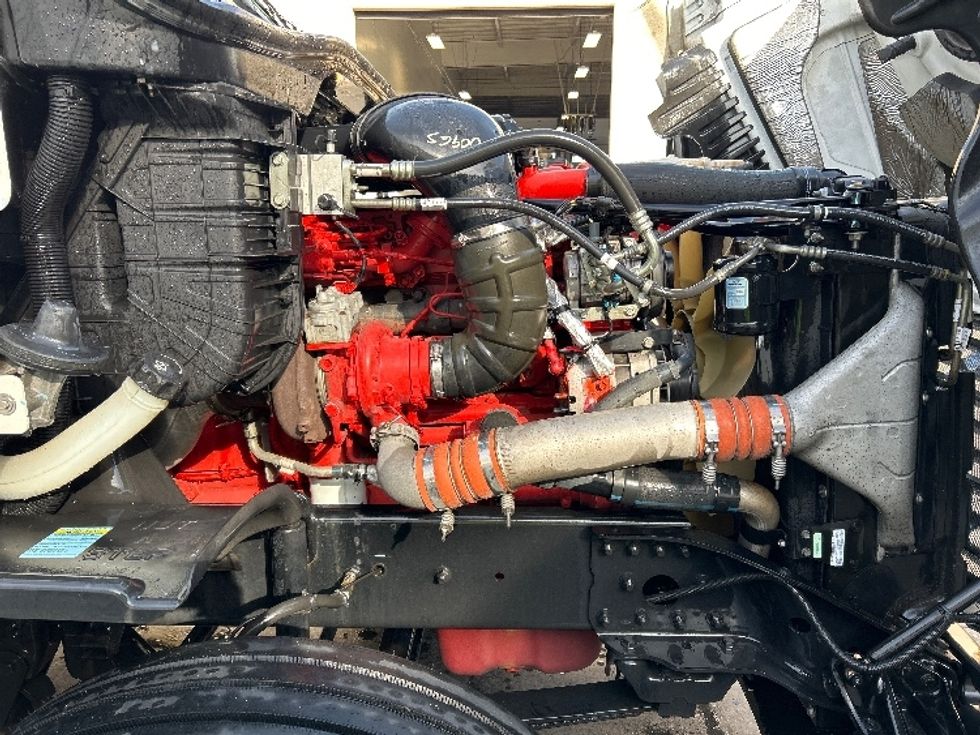 Sleeper Tractor-Heavy Duty Tractors-Freightliner-2018-Cascadia 12564ST-Fontana-CA-143,305\n\t\tmiles-$ 71,000 - Image 19