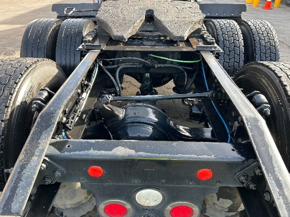 Sleeper Tractor-Heavy Duty Tractors-Freightliner-2018-Cascadia 12564ST-Fontana-CA-143,305\n\t\tmiles-$ 71,000 - Image 6