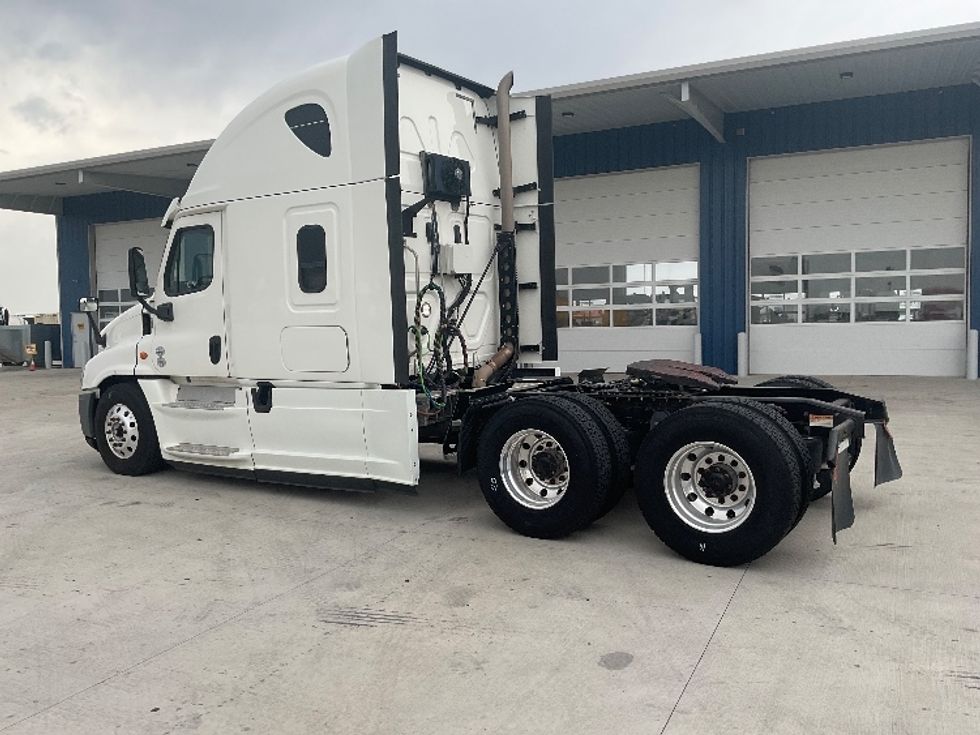 2018 Freightliner Cascadia 12564ST Sleeper Tractor