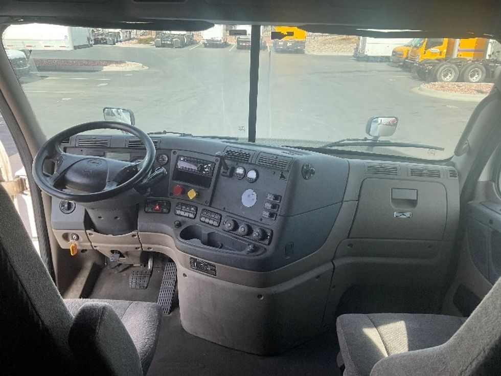 Sleeper Tractor-Heavy Duty Tractors-Freightliner-2018-Cascadia 12564ST-Greeley-CO-582,780\n\t\tmiles-$ 47,000 - Image 12
