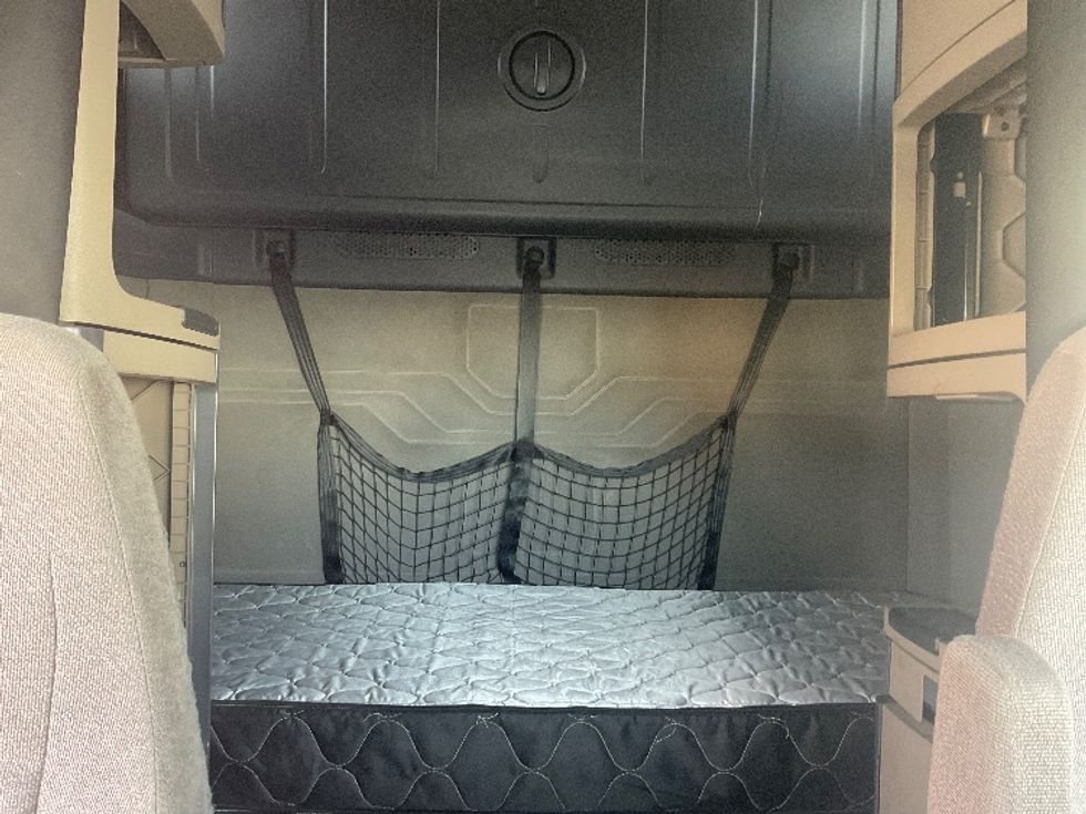 Sleeper Tractor-Heavy Duty Tractors-Freightliner-2018-Cascadia 12564ST-Greeley-CO-582,780\n\t\tmiles-$ 47,000 - Image 16