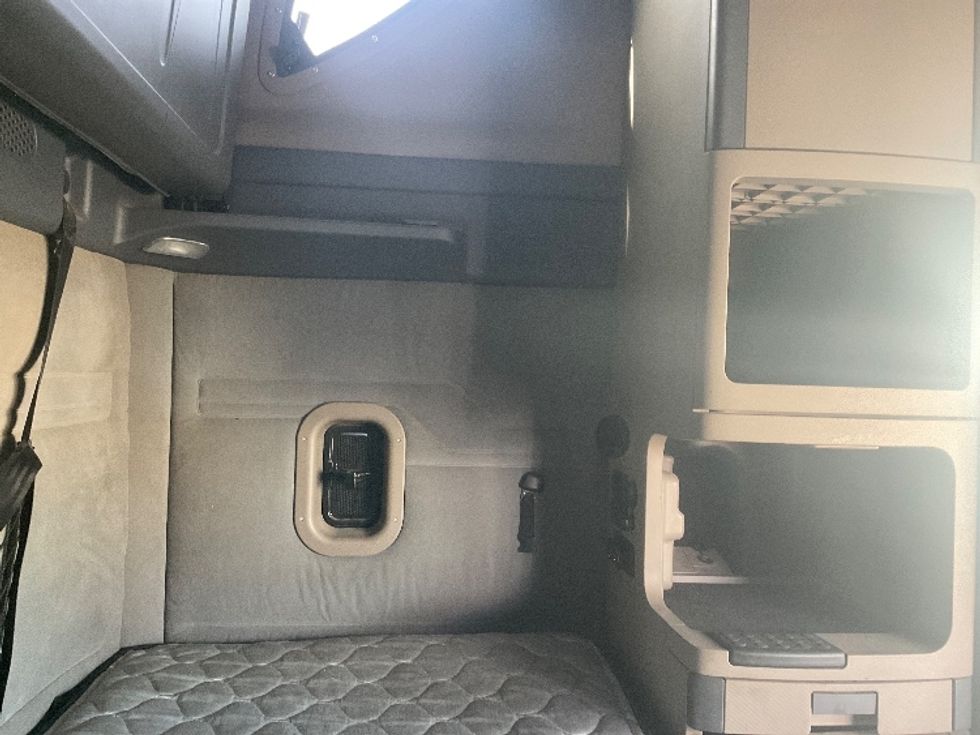 Sleeper Tractor-Heavy Duty Tractors-Freightliner-2018-Cascadia 12564ST-Greeley-CO-582,780\n\t\tmiles-$ 47,000 - Image 18