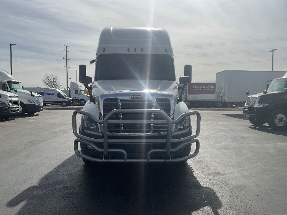 Sleeper Tractor-Heavy Duty Tractors-Freightliner-2018-Cascadia 12564ST-Greeley-CO-582,780\n\t\tmiles-$ 47,000 - Image 2