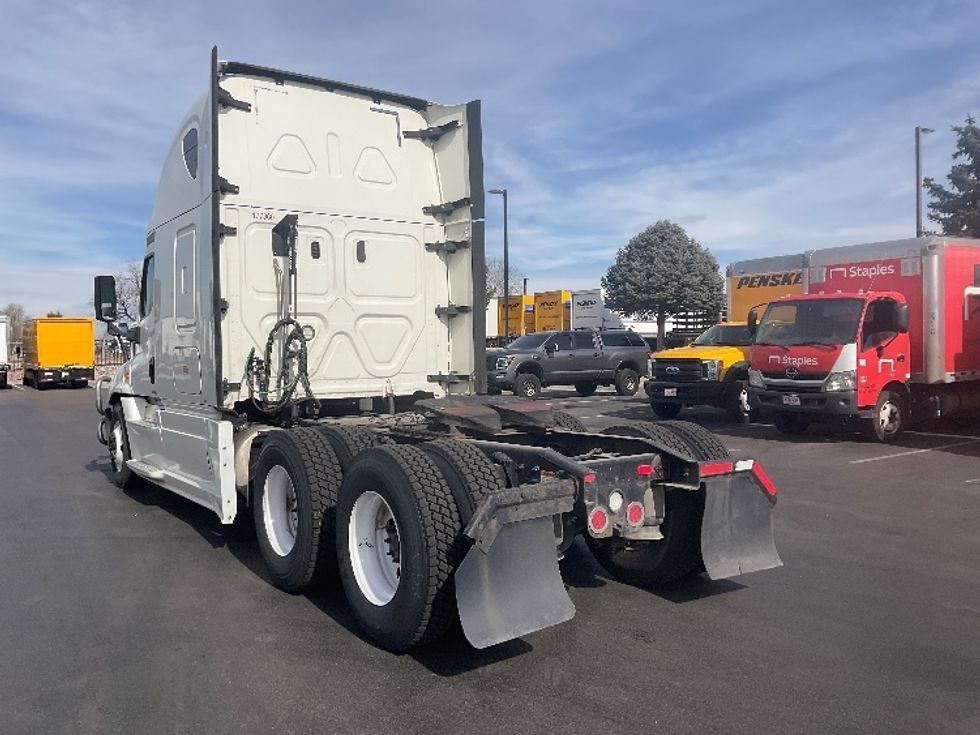 Sleeper Tractor-Heavy Duty Tractors-Freightliner-2018-Cascadia 12564ST-Greeley-CO-582,780\n\t\tmiles-$ 47,000 - Image 5