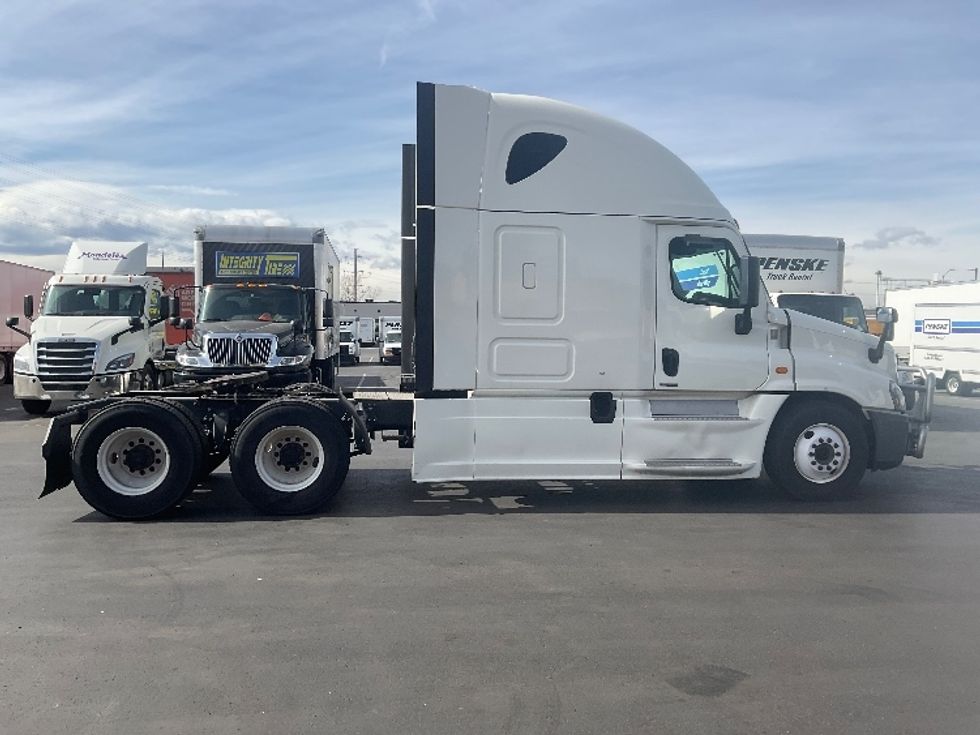 Sleeper Tractor-Heavy Duty Tractors-Freightliner-2018-Cascadia 12564ST-Greeley-CO-582,780\n\t\tmiles-$ 47,000 - Image 8
