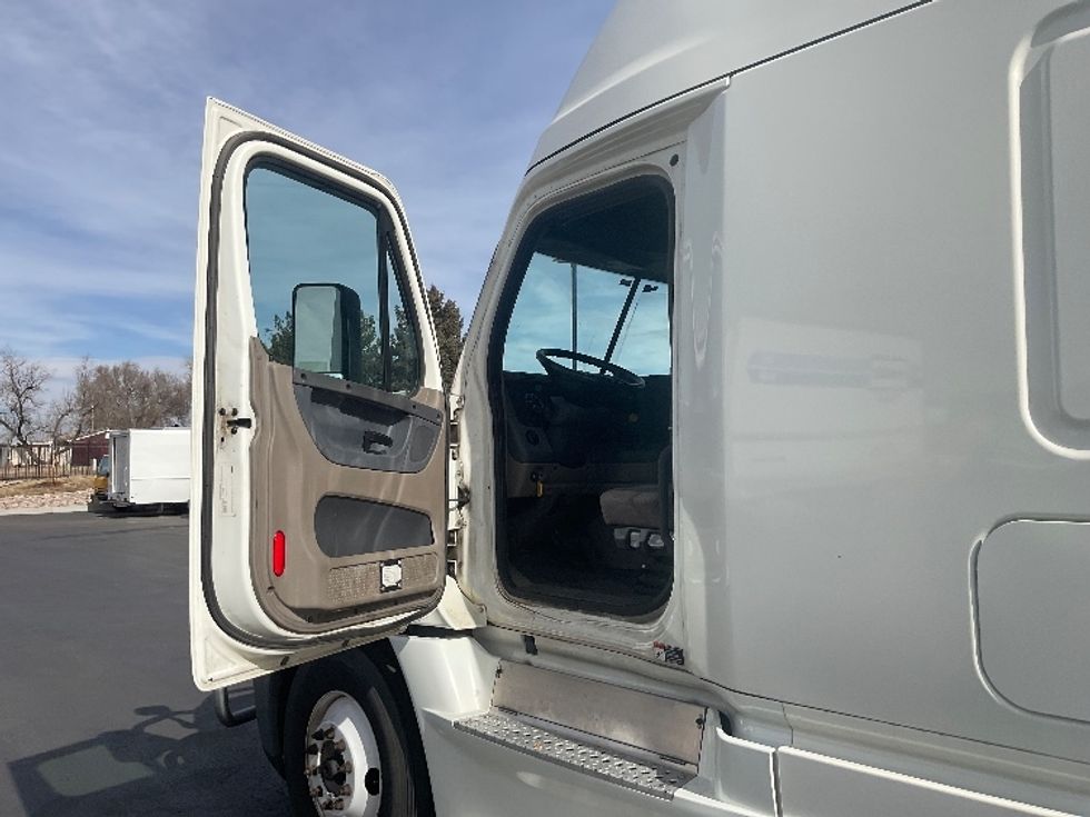 Sleeper Tractor-Heavy Duty Tractors-Freightliner-2018-Cascadia 12564ST-Greeley-CO-582,780\n\t\tmiles-$ 47,000 - Image 9