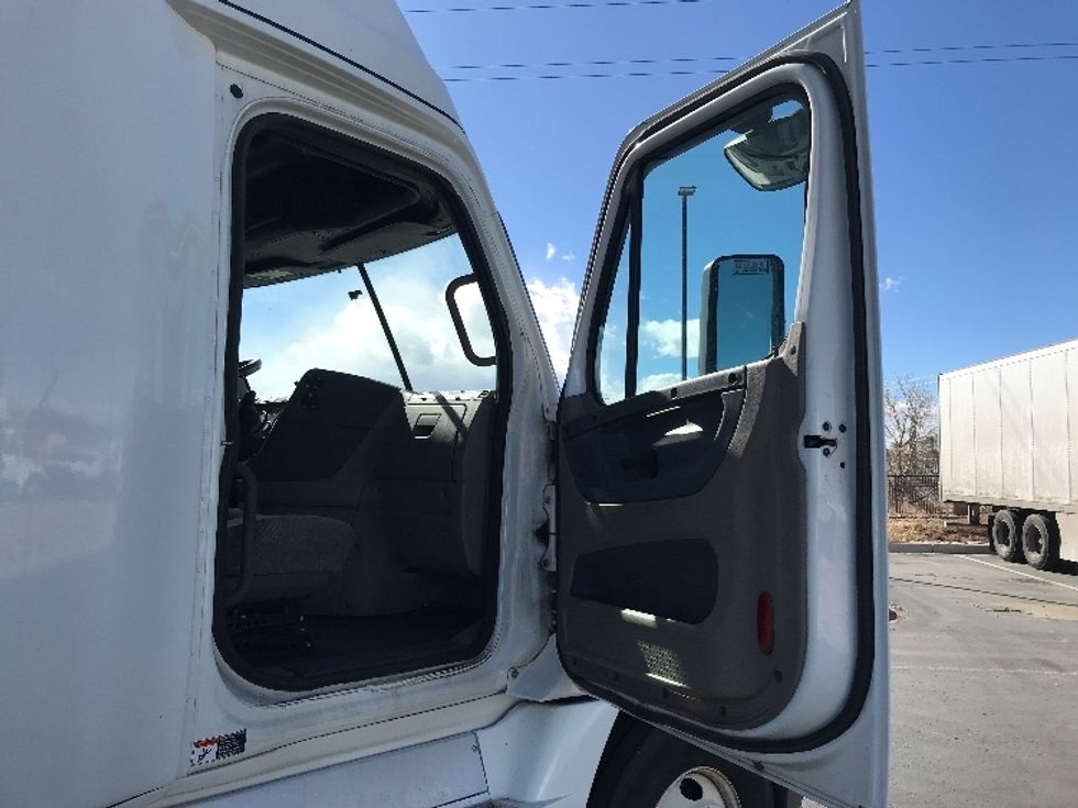 Sleeper Tractor-Heavy Duty Tractors-Freightliner-2018-Cascadia 12564ST-Greeley-CO-610,451\n\t\tmiles-$ 45,750 - Image 13