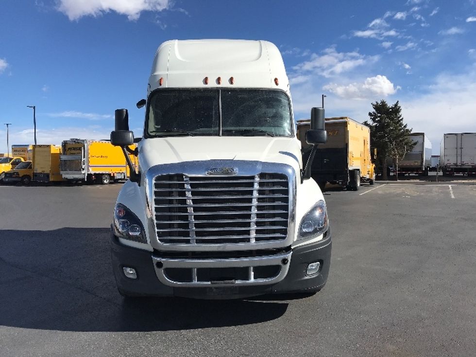 Sleeper Tractor-Heavy Duty Tractors-Freightliner-2018-Cascadia 12564ST-Greeley-CO-610,451\n\t\tmiles-$ 45,750 - Image 2