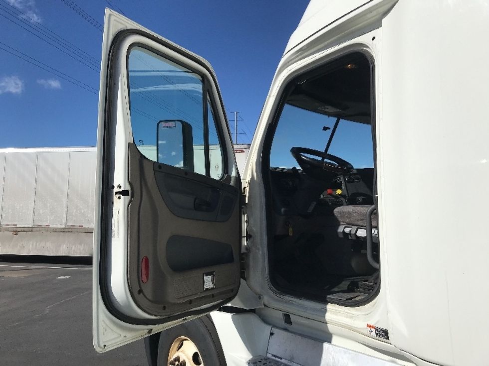 Sleeper Tractor-Heavy Duty Tractors-Freightliner-2018-Cascadia 12564ST-Greeley-CO-610,451\n\t\tmiles-$ 45,750 - Image 9