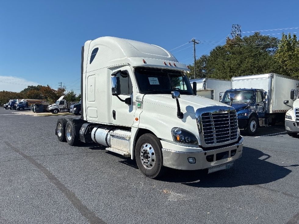 Sleeper Tractor-Heavy Duty Tractors-Freightliner-2018-Cascadia 12564ST-Greenville-SC-457,943\n\t\tmiles-$ 61,000 - Image 1