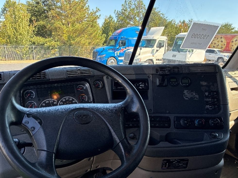 Sleeper Tractor-Heavy Duty Tractors-Freightliner-2018-Cascadia 12564ST-Greenville-SC-457,943\n\t\tmiles-$ 61,000 - Image 12