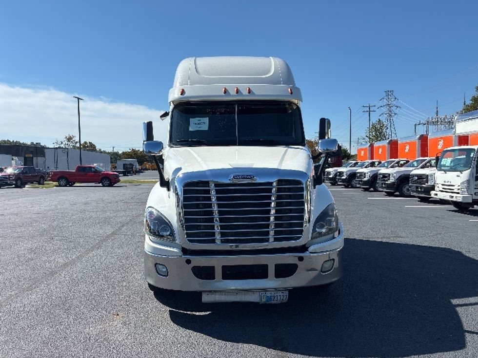 Sleeper Tractor-Heavy Duty Tractors-Freightliner-2018-Cascadia 12564ST-Greenville-SC-457,943\n\t\tmiles-$ 61,000 - Image 2