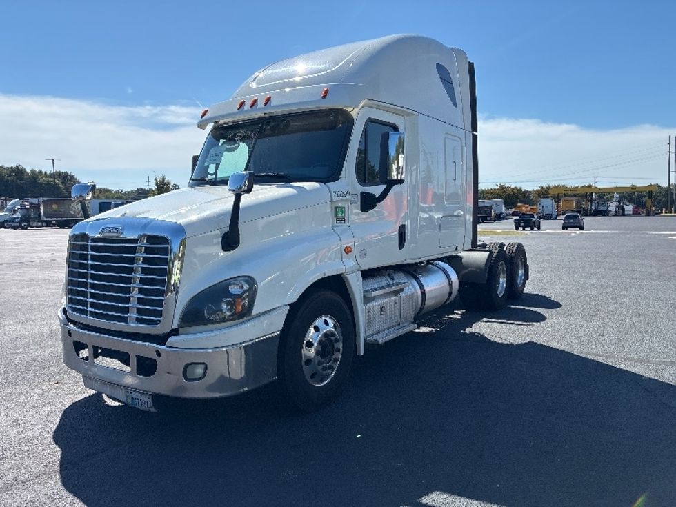 Sleeper Tractor-Heavy Duty Tractors-Freightliner-2018-Cascadia 12564ST-Greenville-SC-457,943\n\t\tmiles-$ 61,000 - Image 3